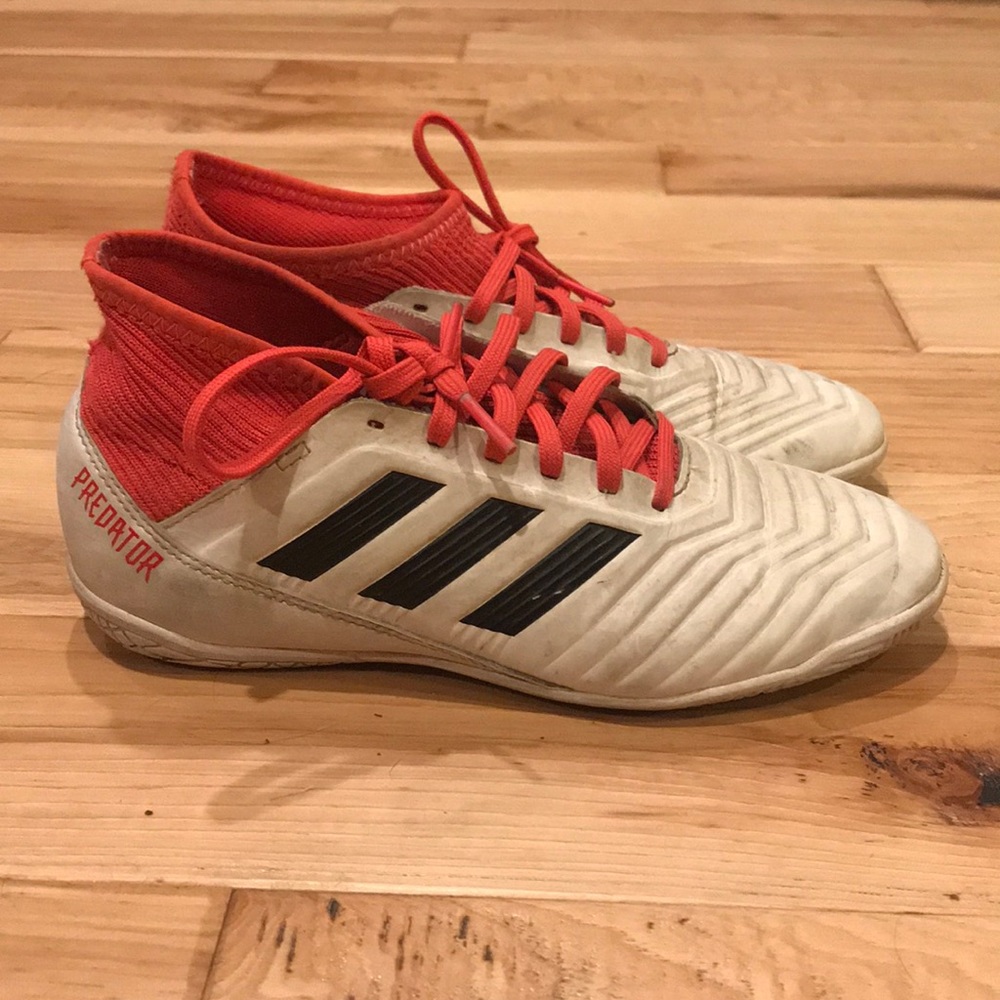 Adidas Predators boys size 4 indoor soccer shoes